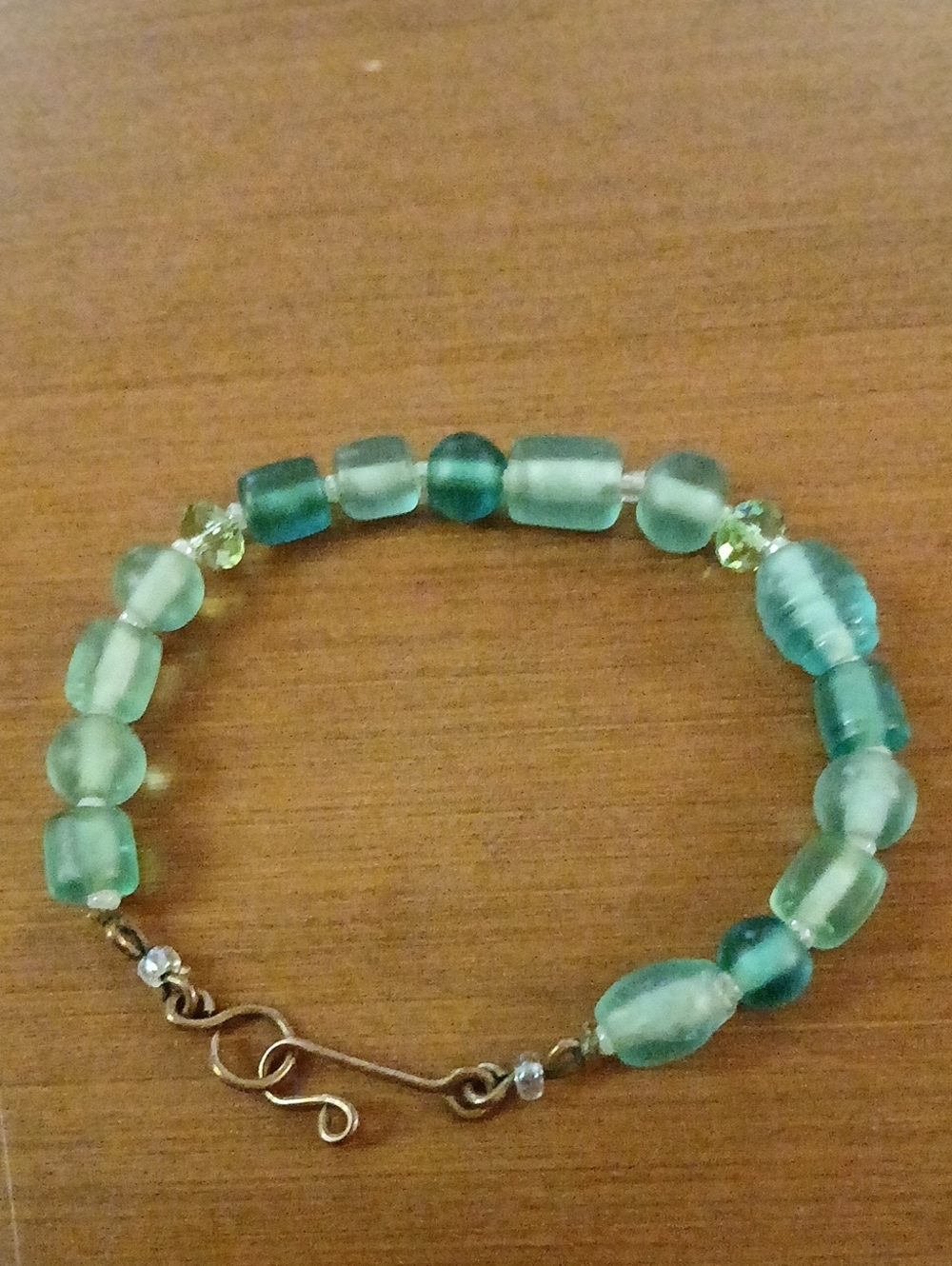 Green Beaded Womens Bracelet - Handmade Gold Tone Clasp